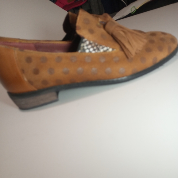L'ARTISTE by Spring Step Klasik Camel Polka Dot Suede Tasseled Loafers SZ 38 - Picture 4 of 10